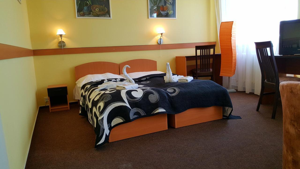 Hotel Morava Uherské Hradiště Екстериор снимка