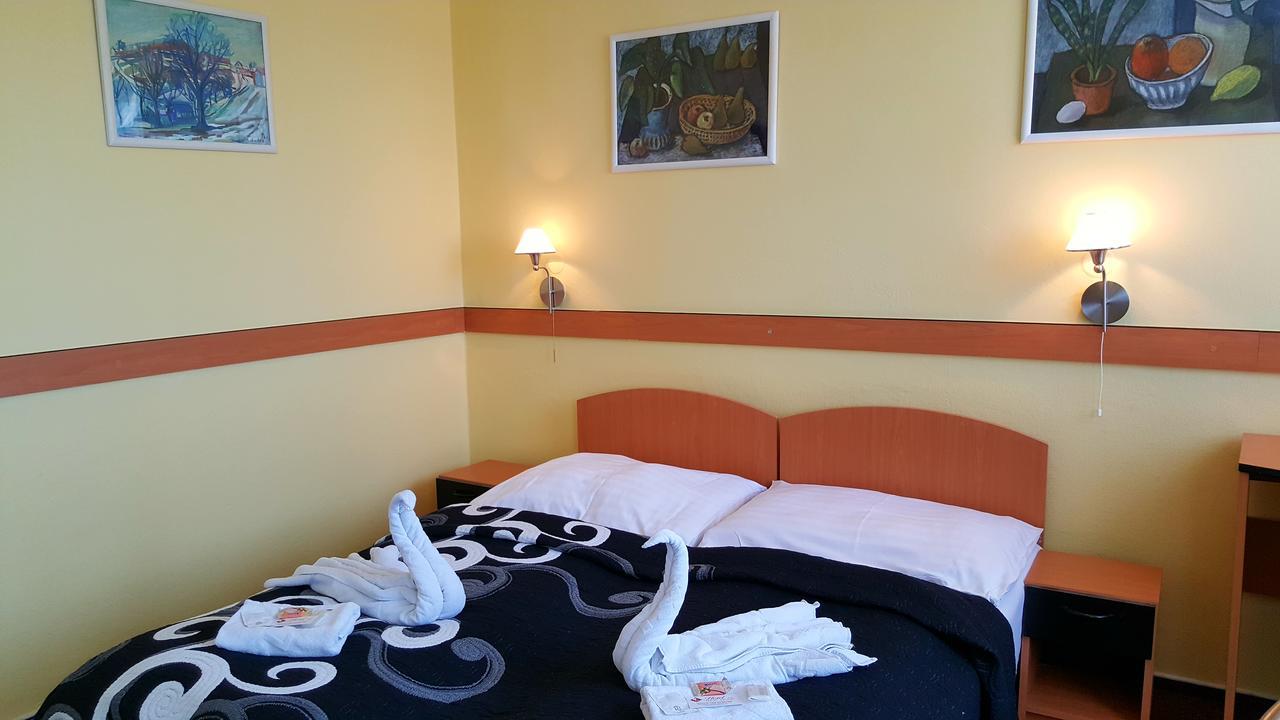 Hotel Morava Uherské Hradiště Екстериор снимка