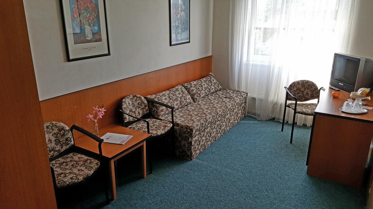 Hotel Morava Uherské Hradiště Екстериор снимка