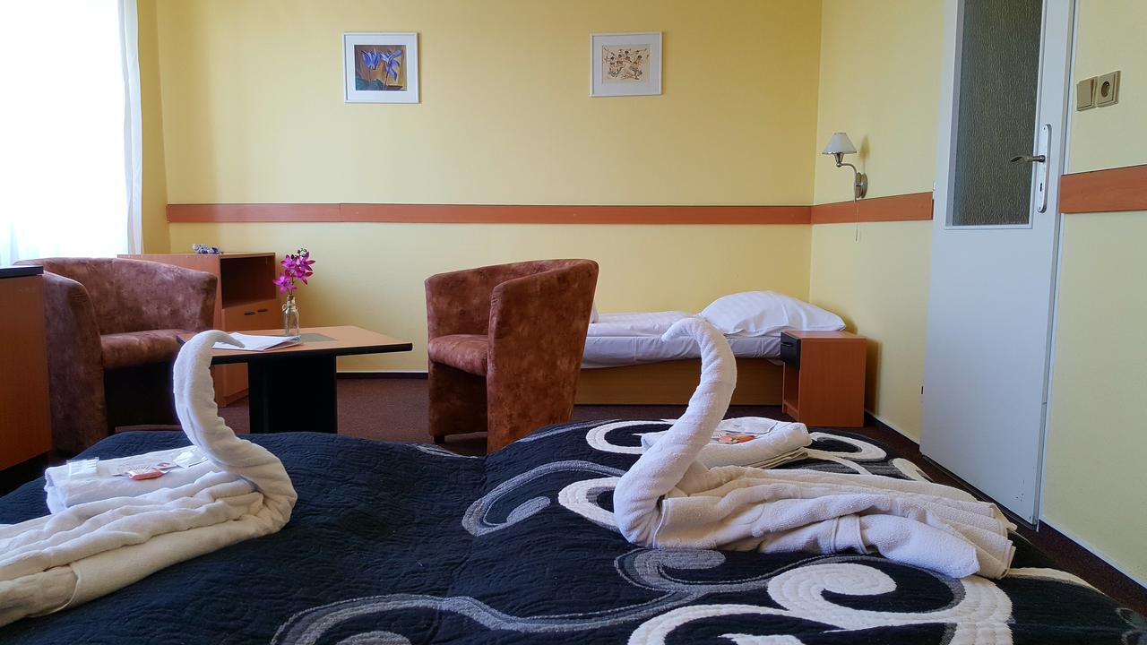 Hotel Morava Uherské Hradiště Екстериор снимка
